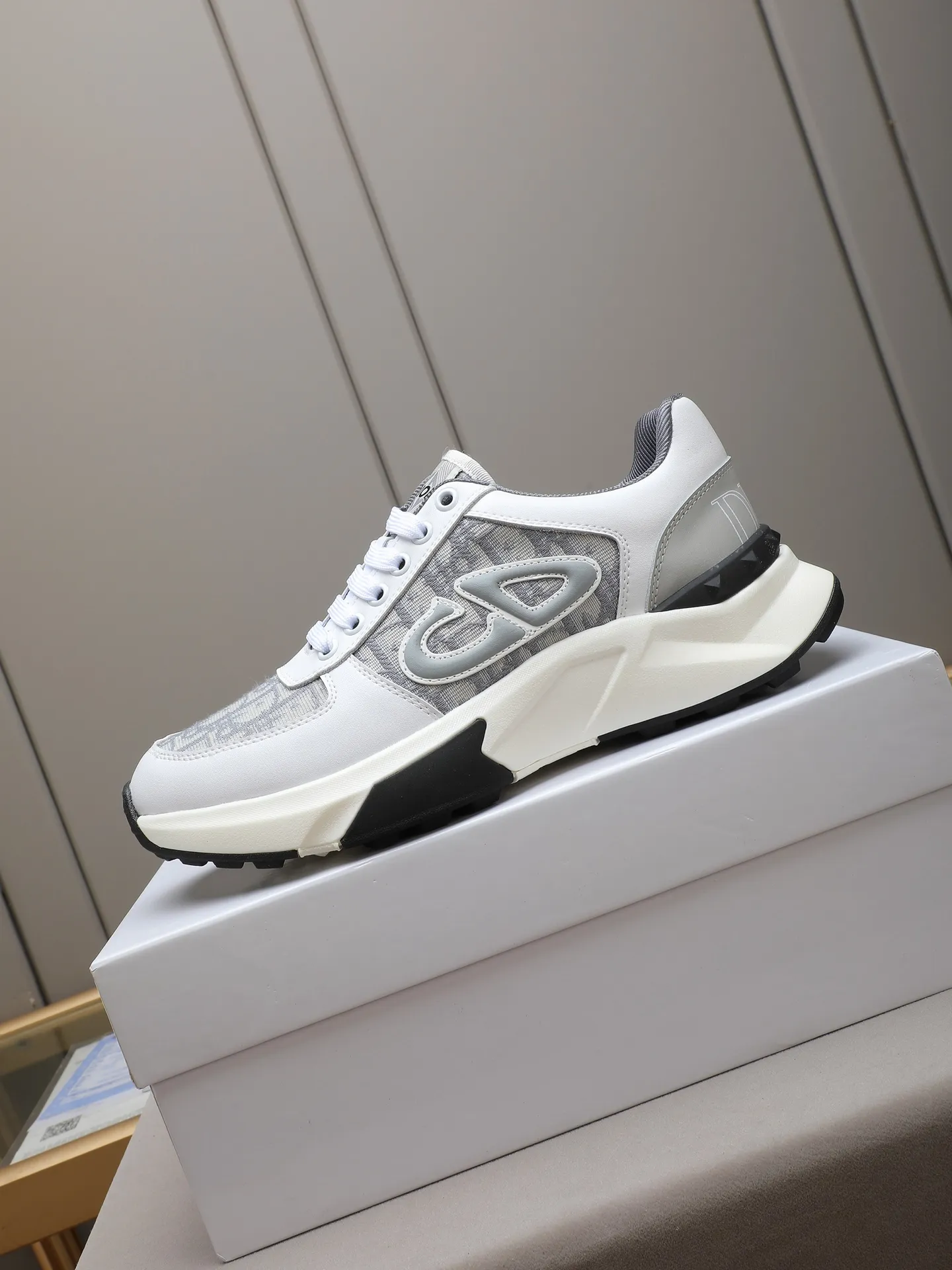 🆕🆕🆕Men's Shoes💰P440 Dior's avant-garde and versatile fashionable men's shoes are privately modeled, calfskin stitched with Dior's special waterproof fabric, fashionable, simple, stylish, eye-catching and classy. It will subvert old ideas and be a must-have for fashionistas who want to spend time with you! Must keep it for yourself! High and comfortable but low, high-end quality workmanship. Code number: 38-44 (45 customized) 4 colors for your choice [kiss][kiss][kiss]